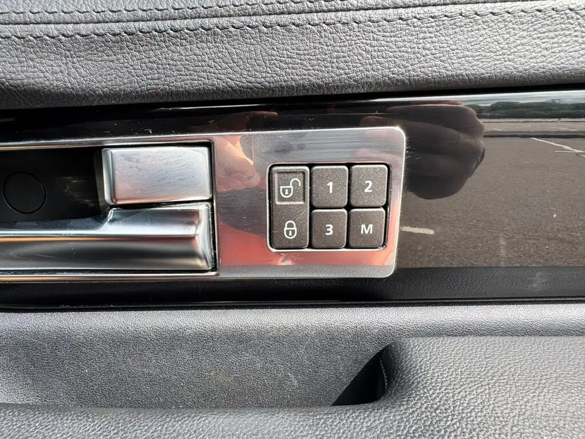 2012-land-rover-range-rover-sport-30-sd-v6-hse-red-edition-big-15