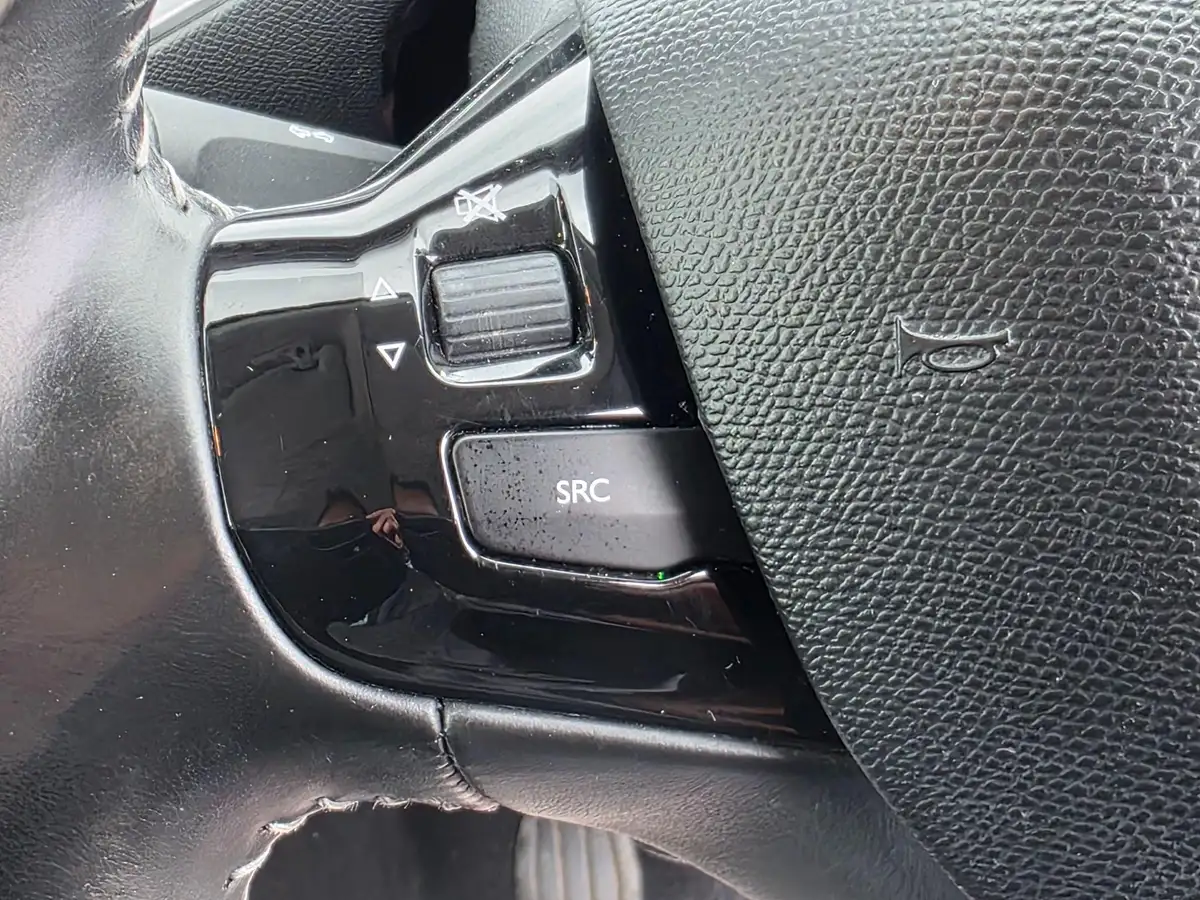 2014-peugeot-308-16hdi-active-big-32