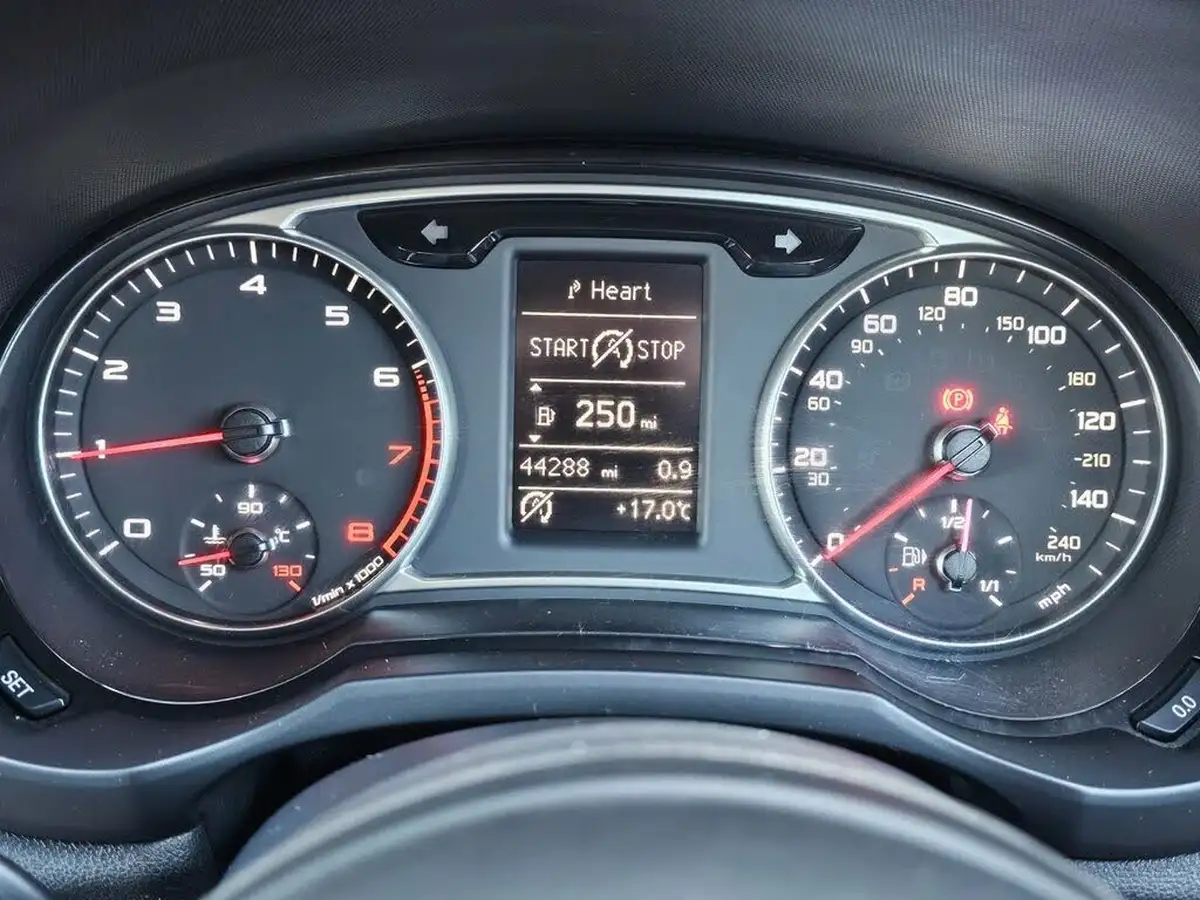 2017-audi-a1-10-tfsi-sport-hatchback-3d-big-5