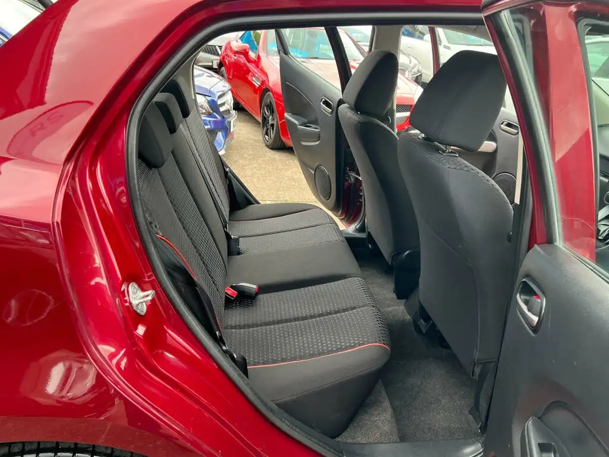 2011-mazda-mazda2-13-takuya-big-30