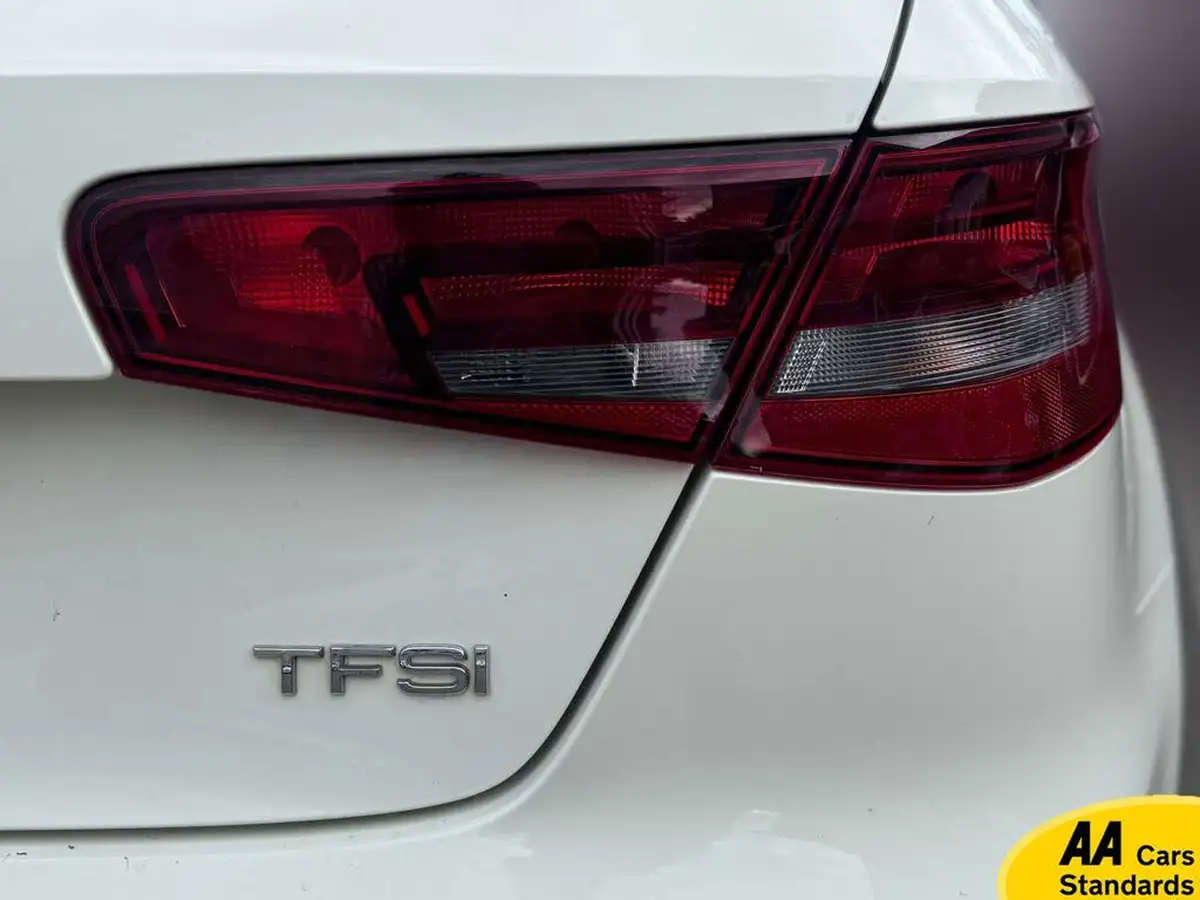 2015-audi-a3-12-sport-hatchback-3d-big-26