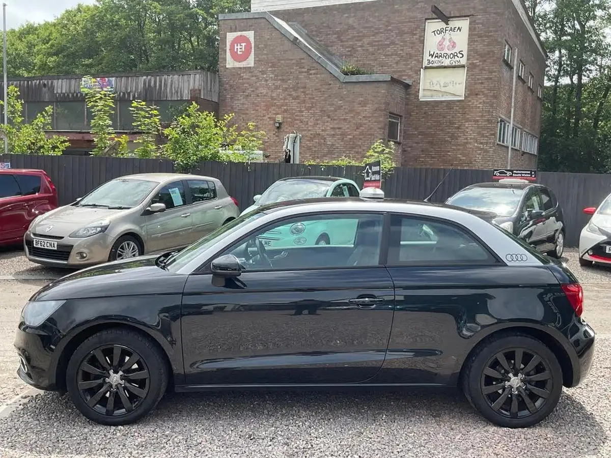 2011-audi-a1-14-sport-tfsi-hatchback-3d-big-9