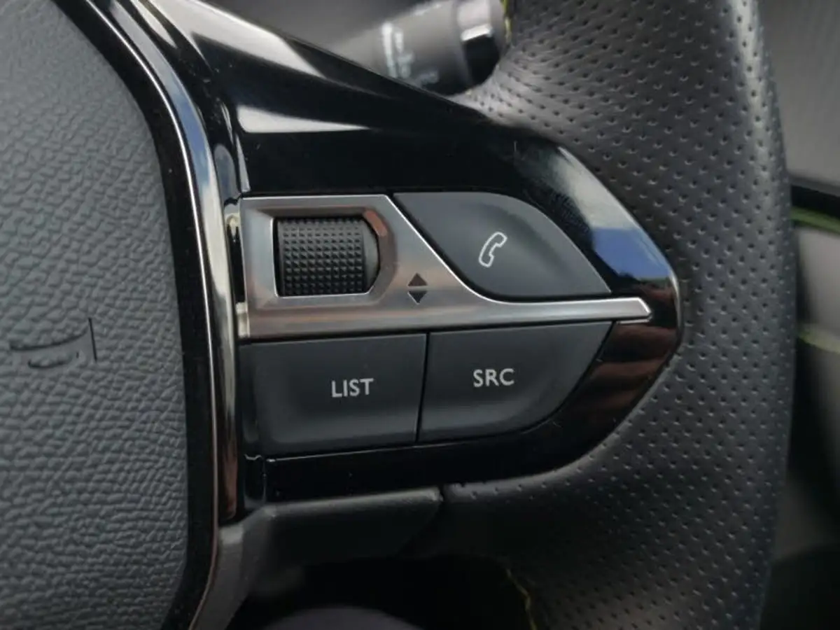 2021-peugeot-2008-suv-12-puretech-gt-big-17