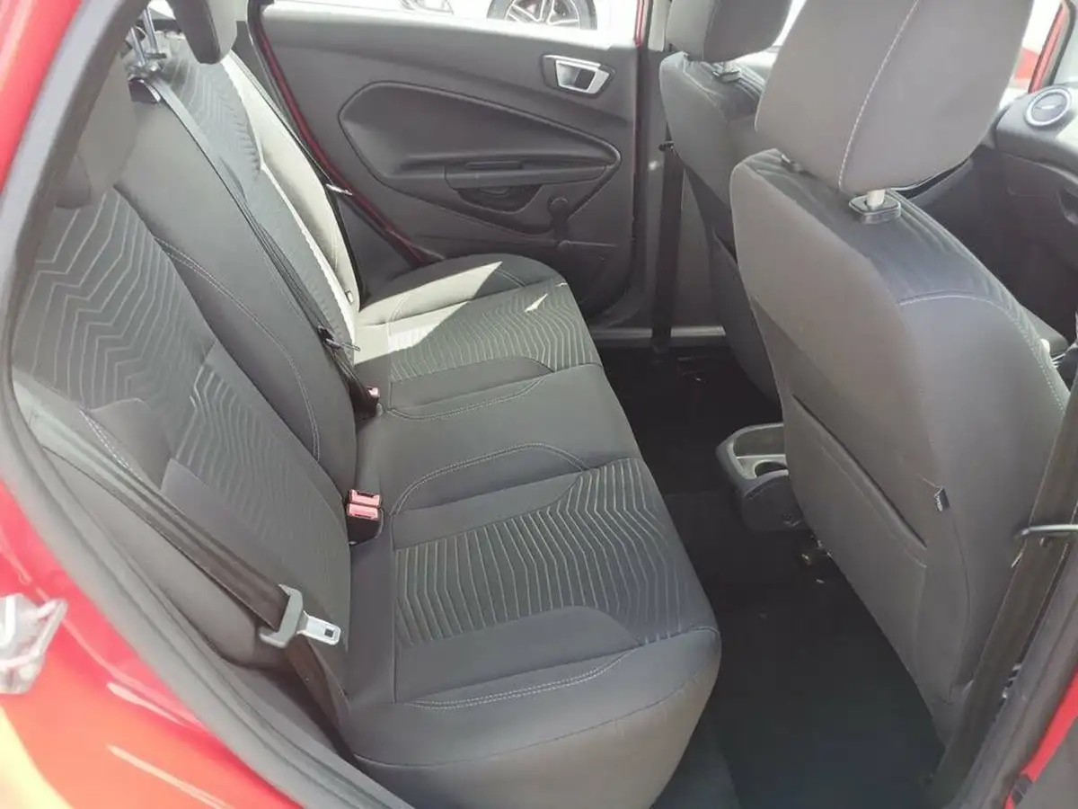 2015-ford-fiesta-10t-zetec-100ps-ecoboost-ss-5d-big-10