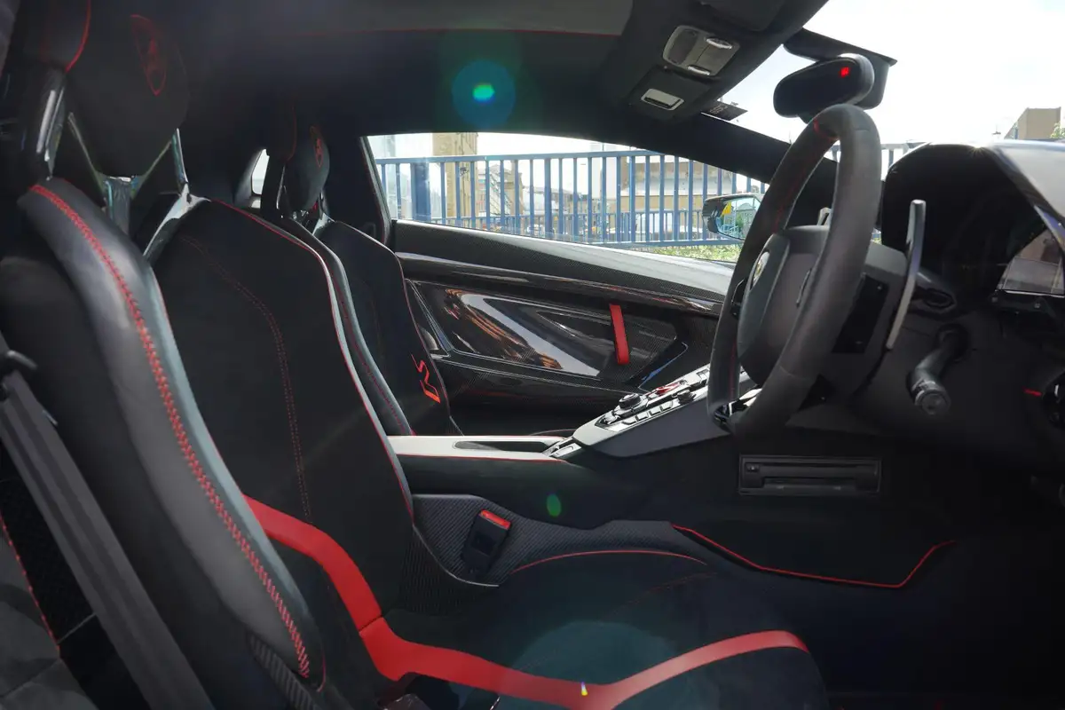 2019-lamborghini-aventador-65-svj-big-17