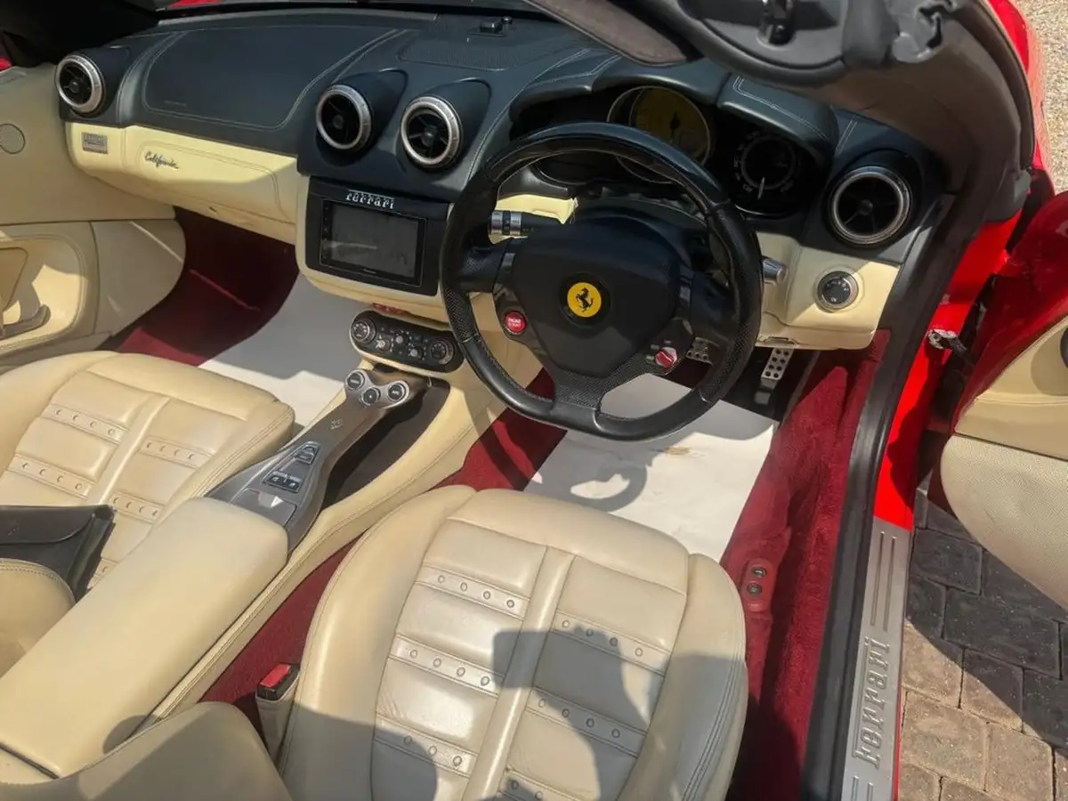 2010-ferrari-california-43-big-8