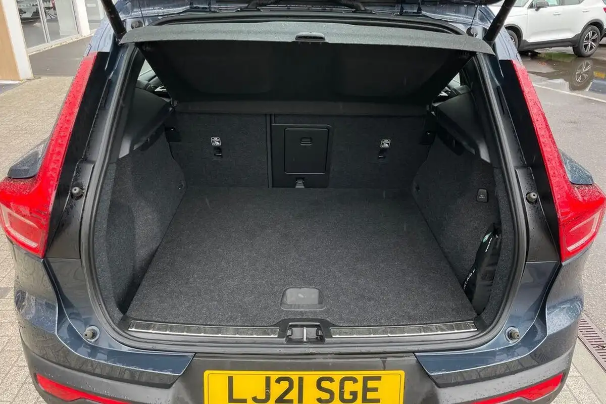 2021-volvo-xc40-15-t3-inscription-161bhp-auto-big-18