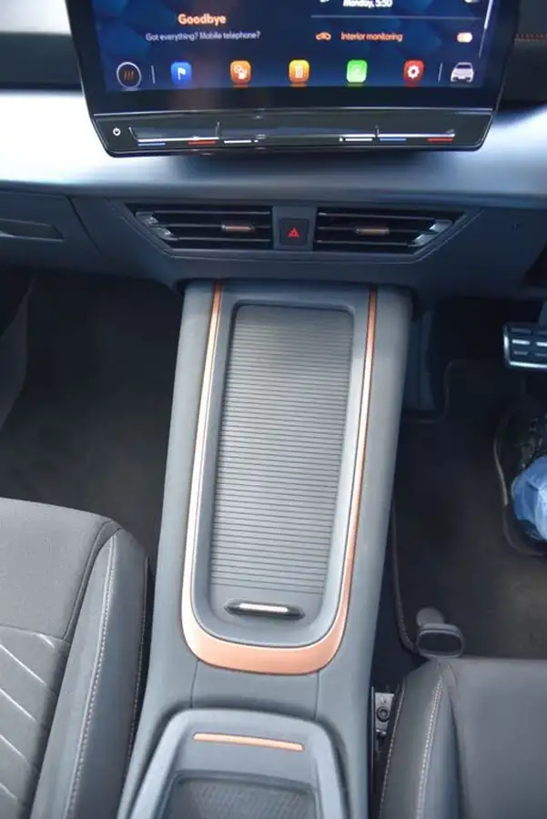 2022-cupra-born-e-v2-204ps-58kwh-big-40