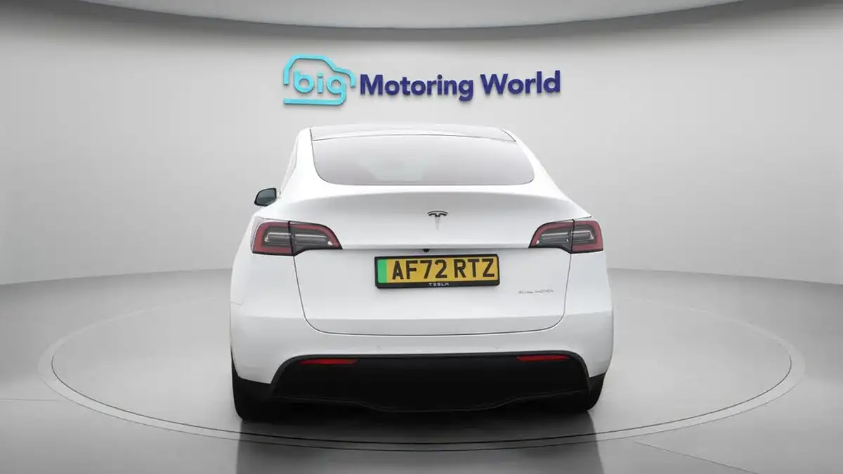 2022-tesla-model-y-e-long-range-big-6