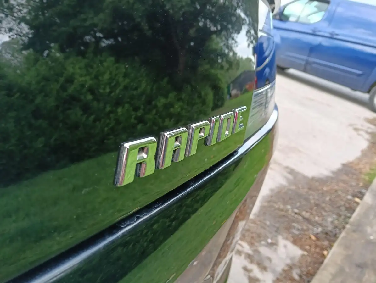 2011-aston-martin-rapide-s-v12-60-big-35