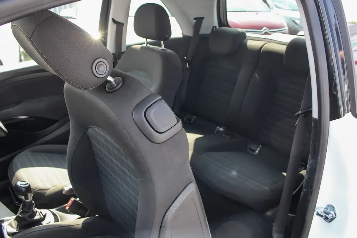 2015-vauxhall-adam-14-glam-87ps-big-21