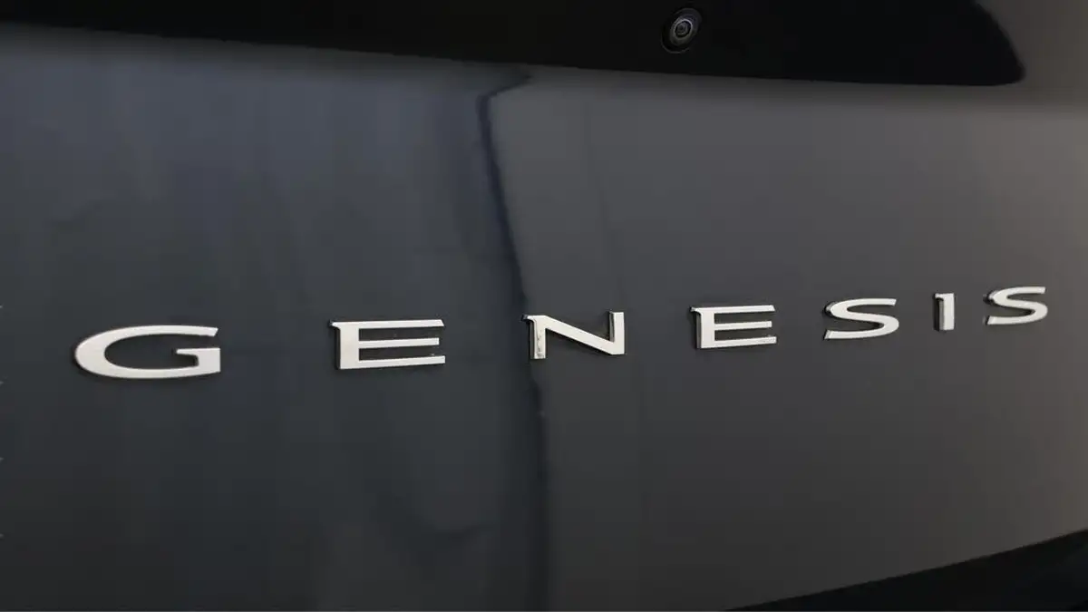 2022-genesis-g70-20-t-luxury-line-saloon-4d-big-20