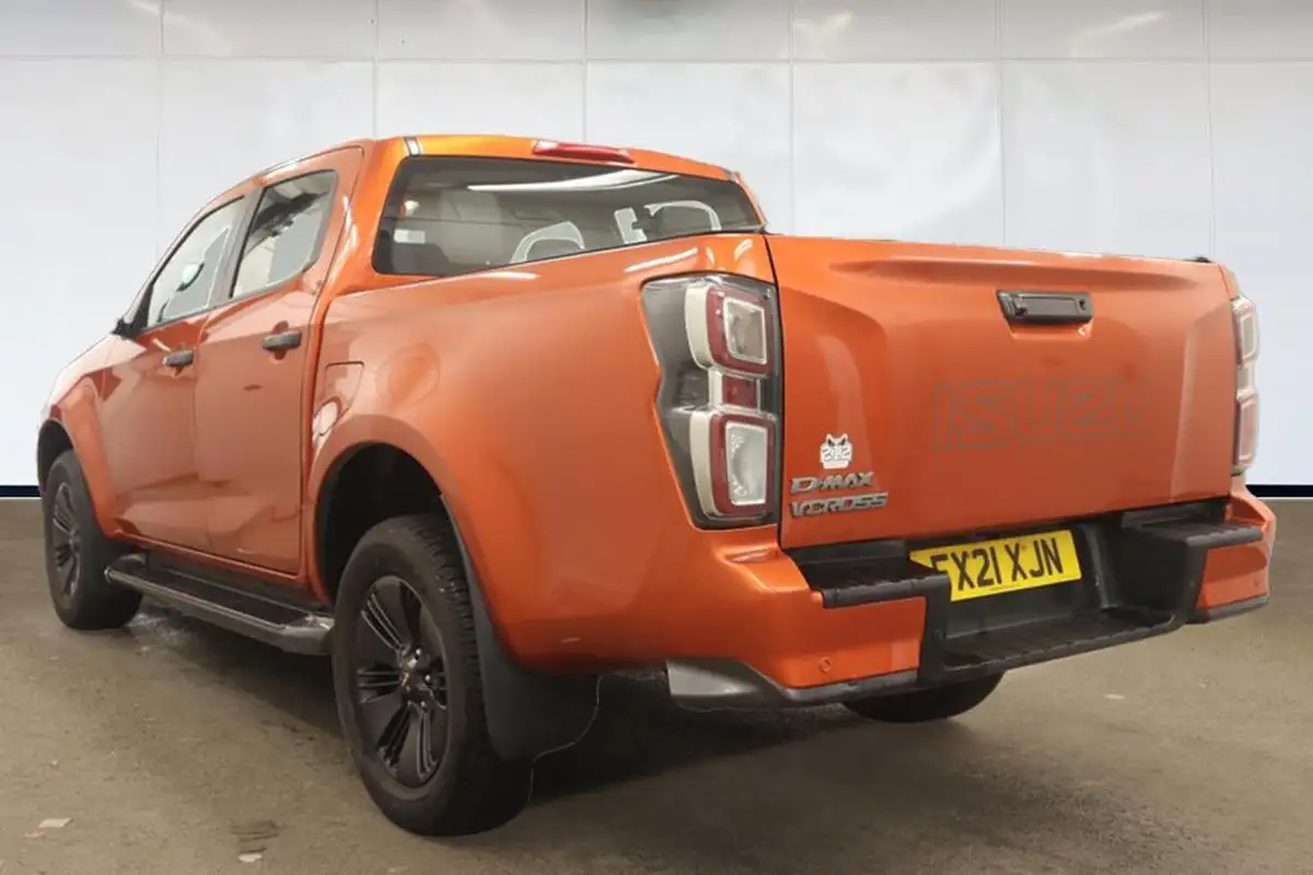 2021-isuzu-d-max-19td-v-cross-auto-big-3