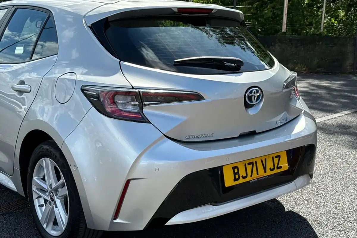 2022-toyota-corolla-18-vvt-i-icon-tech-trk-hatchback-5d-big-7