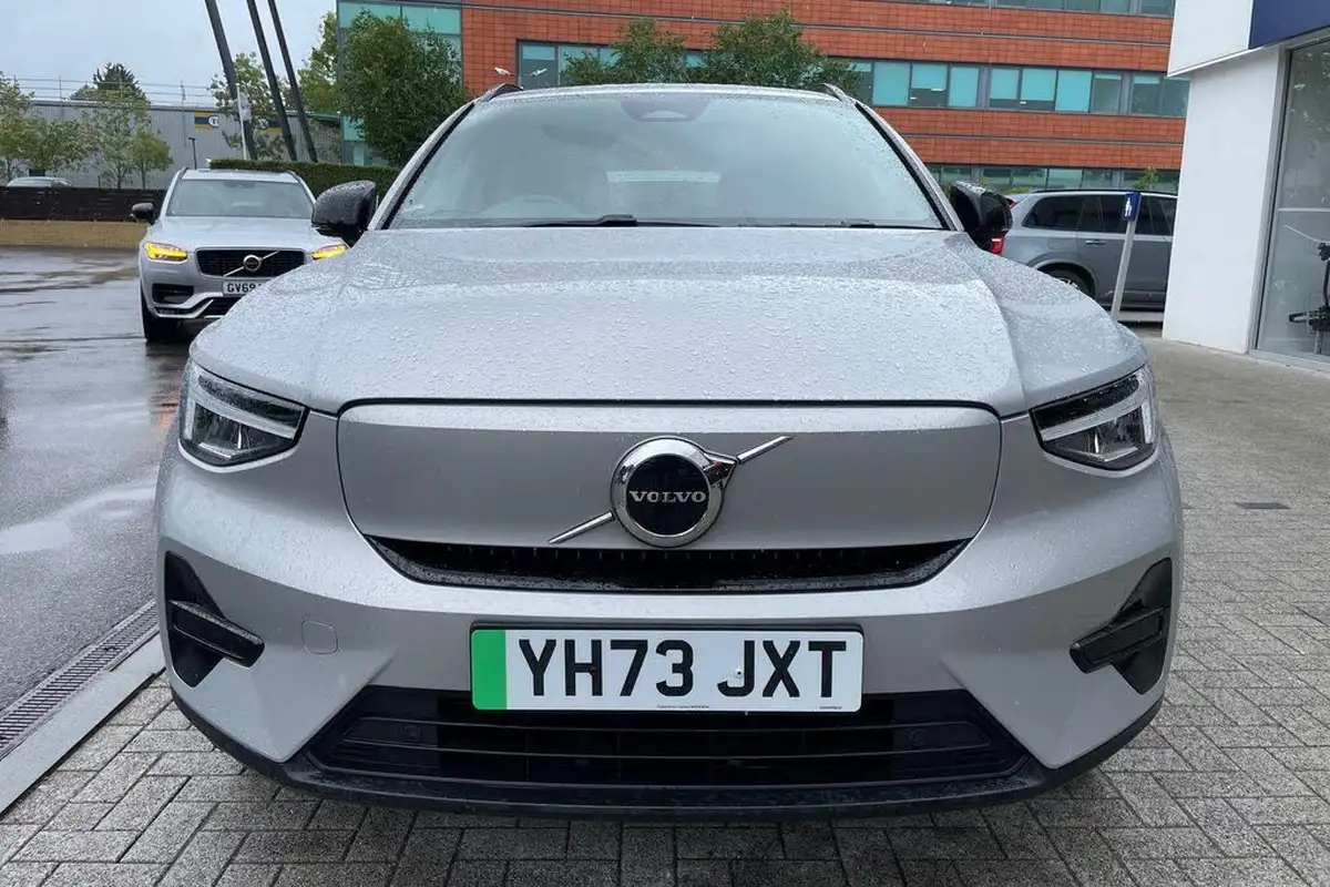 2023-volvo-xc40-e-twin-recharge-core-big-11