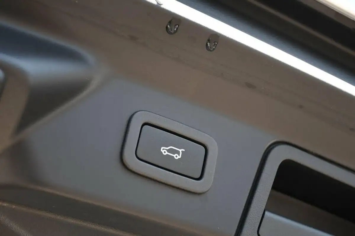 2020-land-rover-range-rover-velar-20-p300-r-dynamic-se-big-22