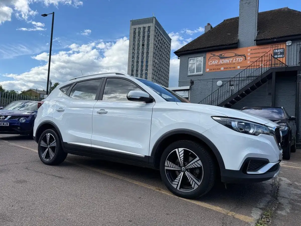 2021-mg-zs-suv-e-exclusive-ev-big-0