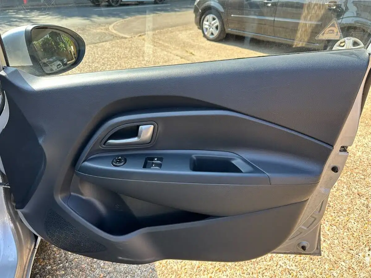 2015-kia-rio-125-1-air-big-9