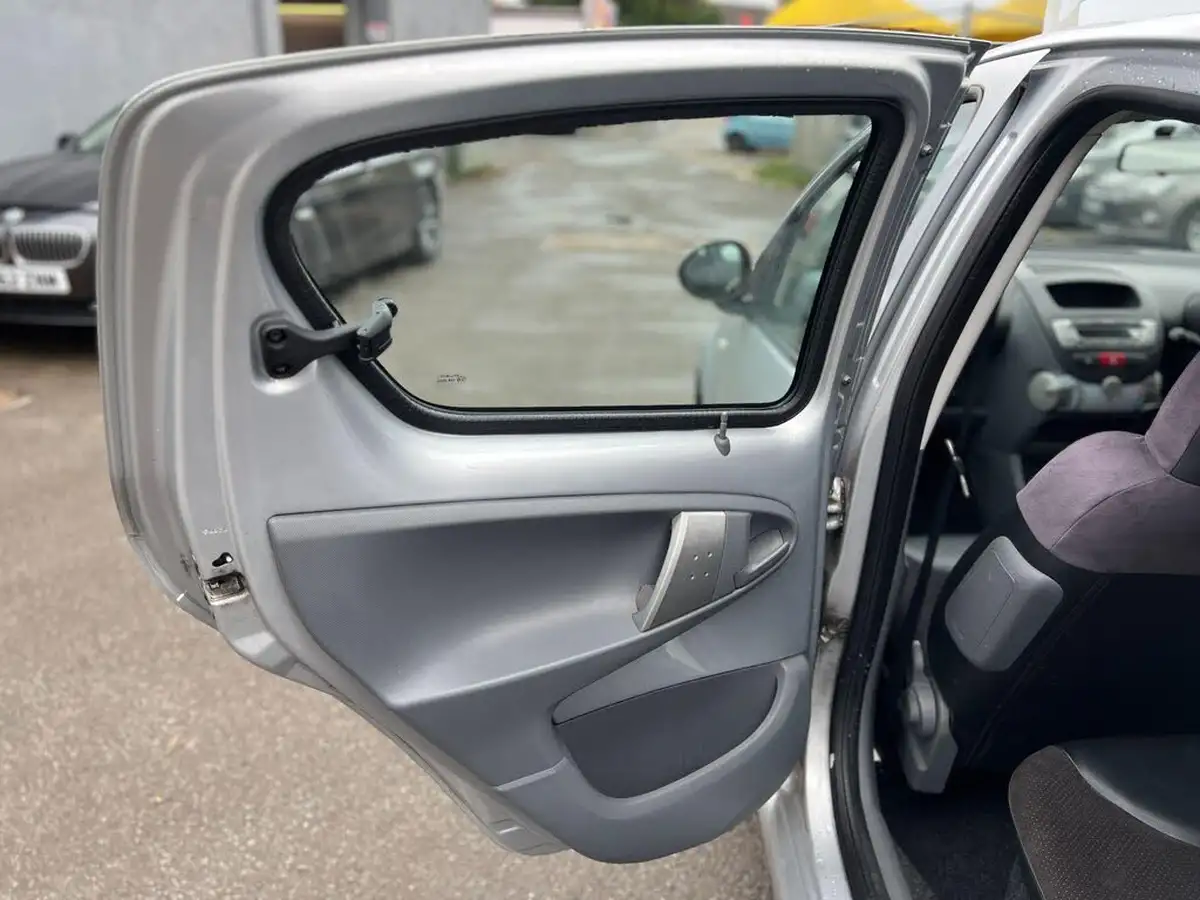 2008-toyota-aygo-10-platinum-5d-big-18