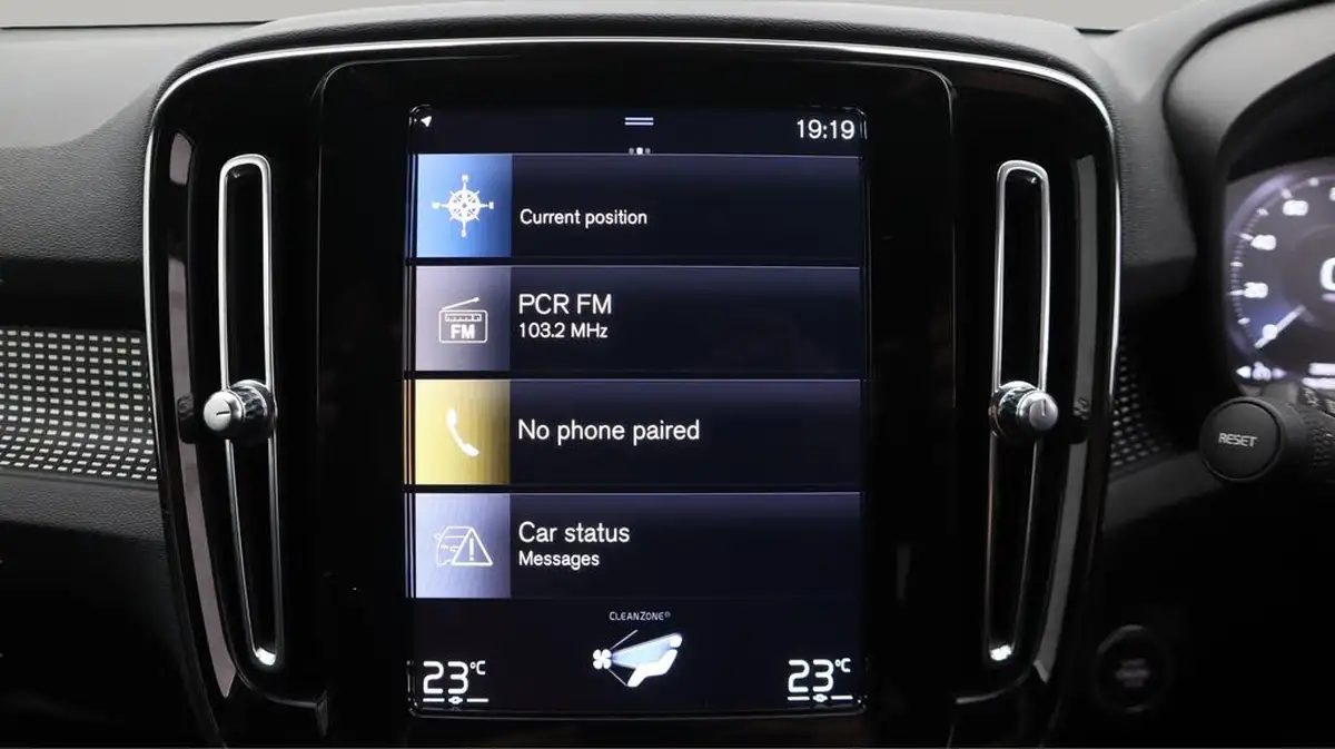 2022-volvo-xc40-20-b4-r-design-big-11