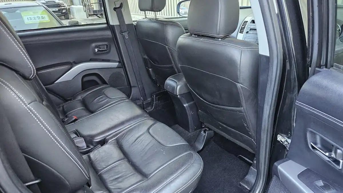 2013-mitsubishi-outlander-22td-gx3-big-14