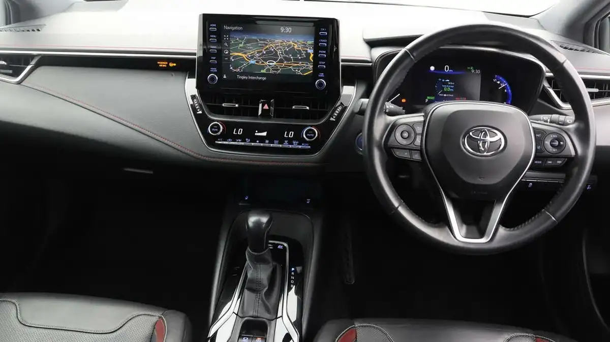 2020-toyota-corolla-18-vvt-i-excel-trk-hatchback-big-12
