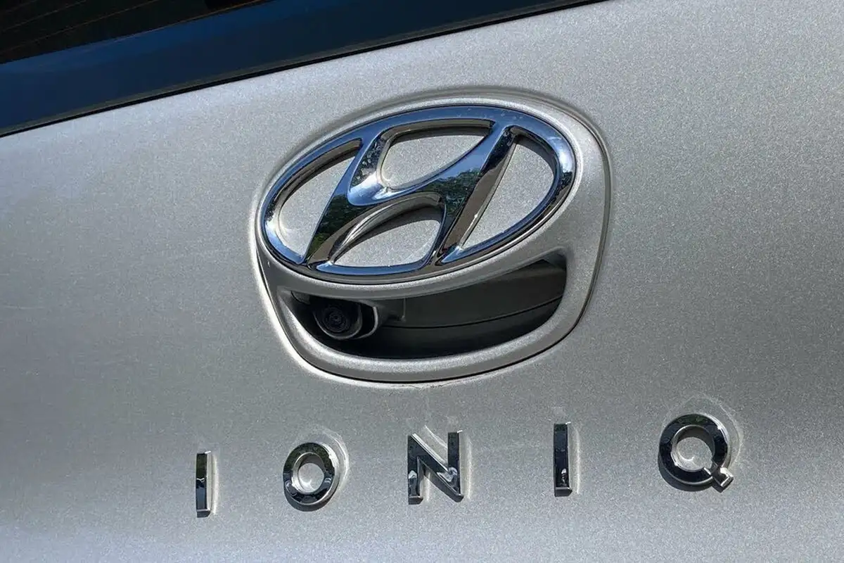 2019-hyundai-ioniq-16-gdi-premium-hybrid-big-34