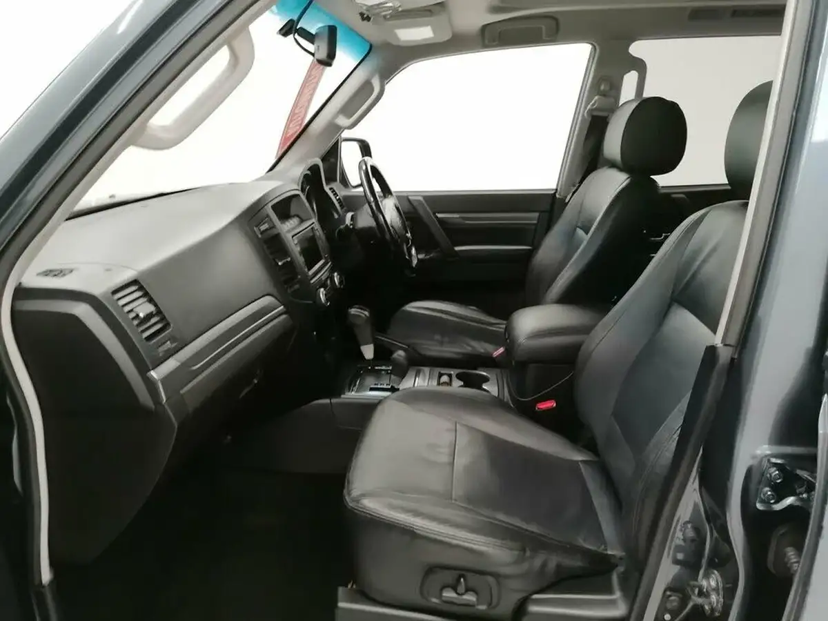 2009-mitsubishi-shogun-32td-diamond-5d-big-16