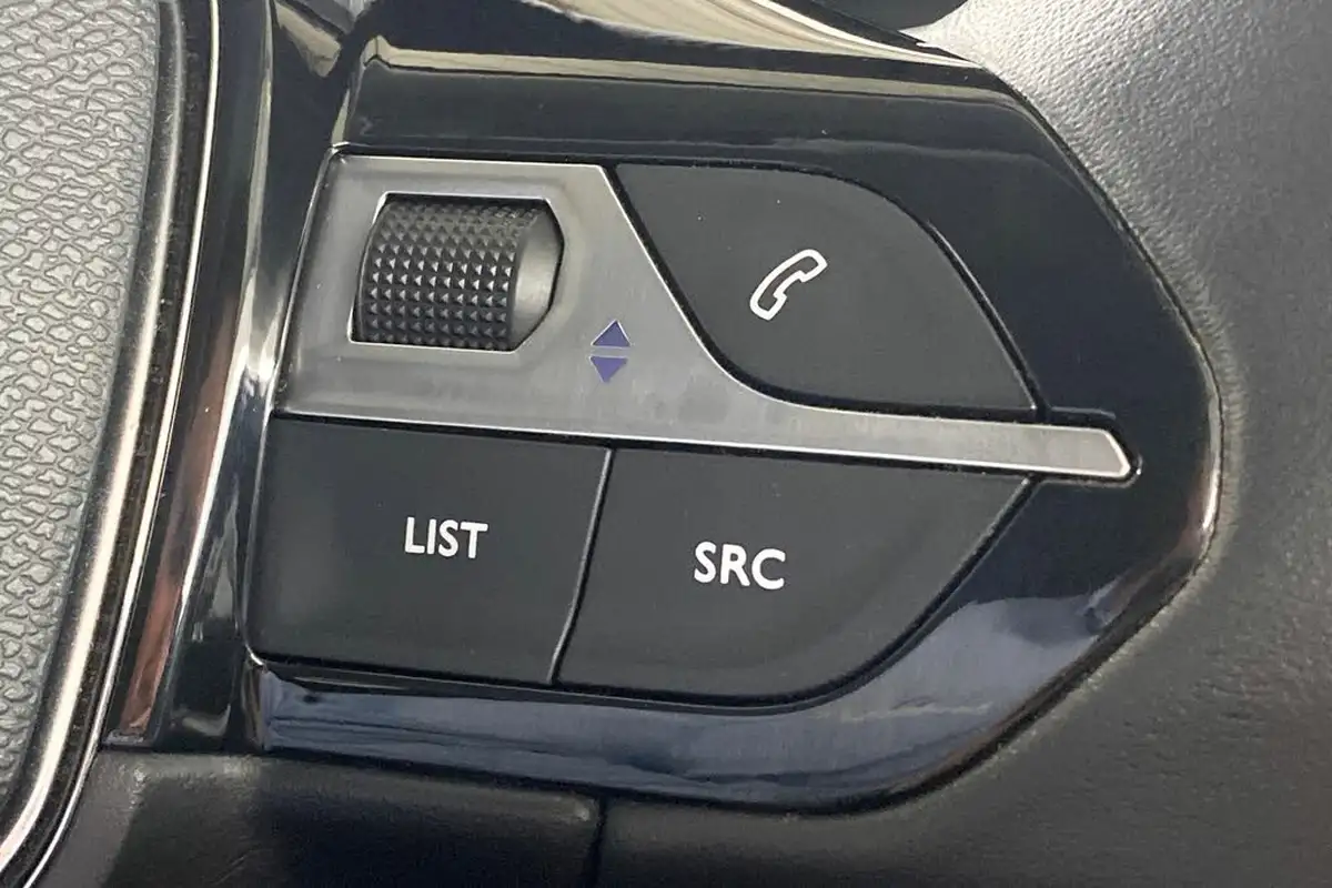 2021-peugeot-208-e-allure-premium-50kwh-big-39