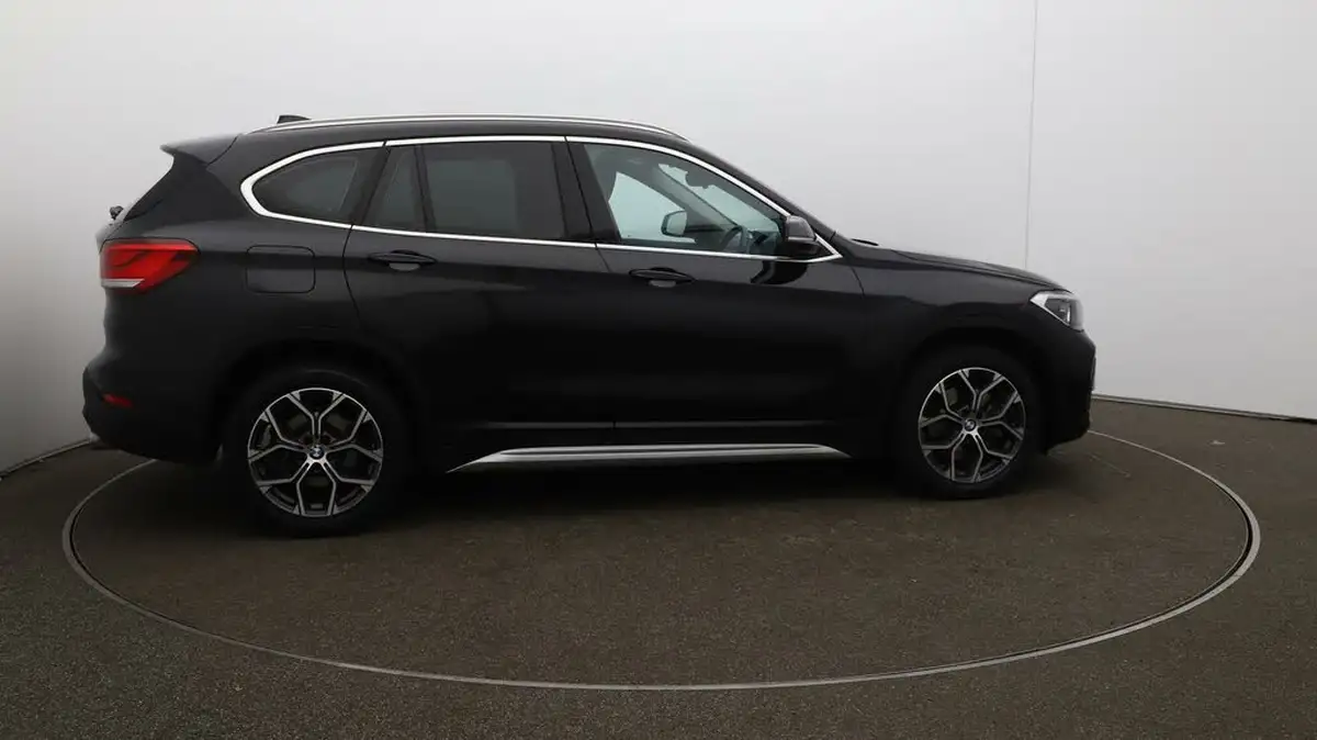 2022-bmw-x1-20-sdrive20i-xline-big-49