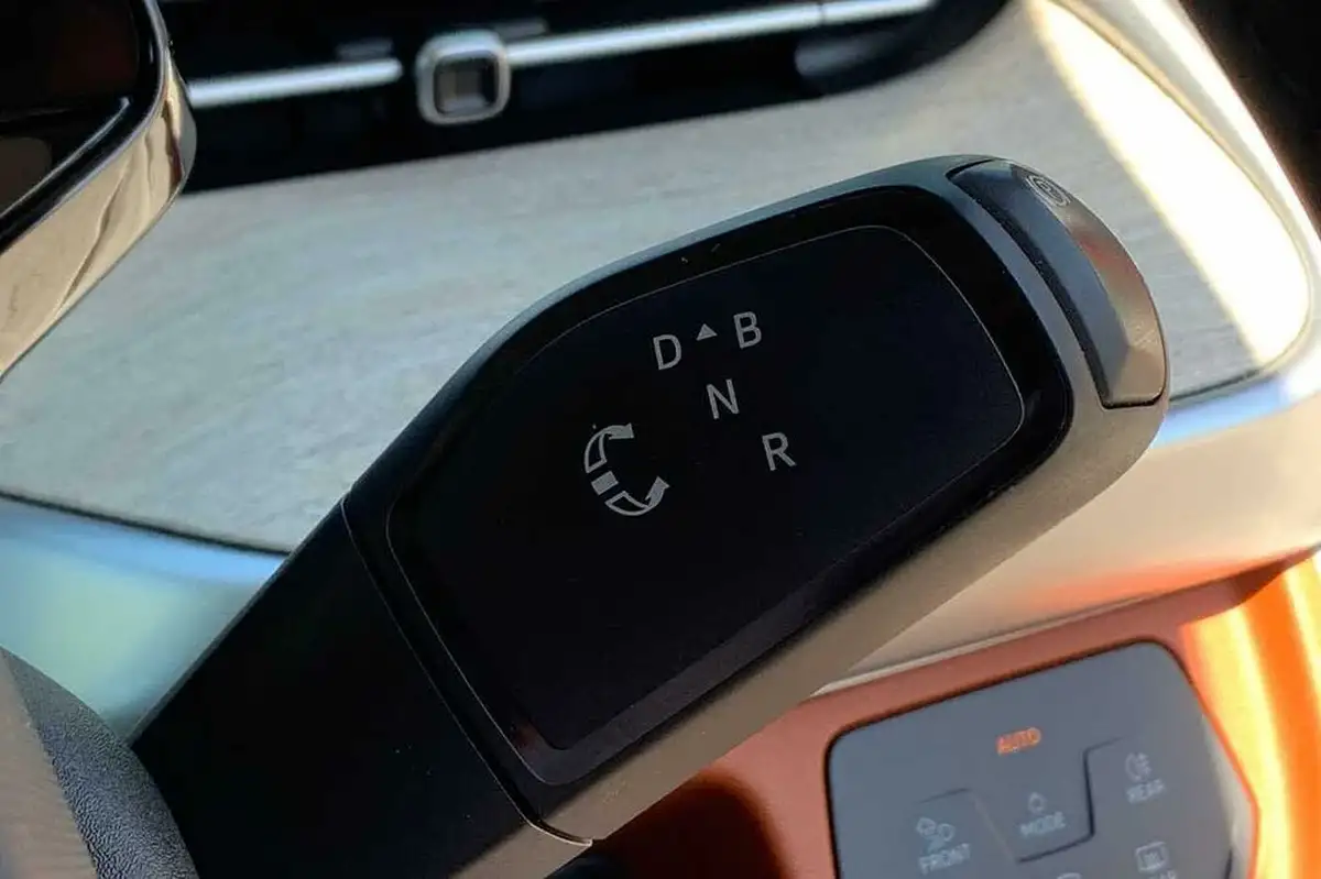 2023-volkswagen-idbuzz-e-style-standard-big-18