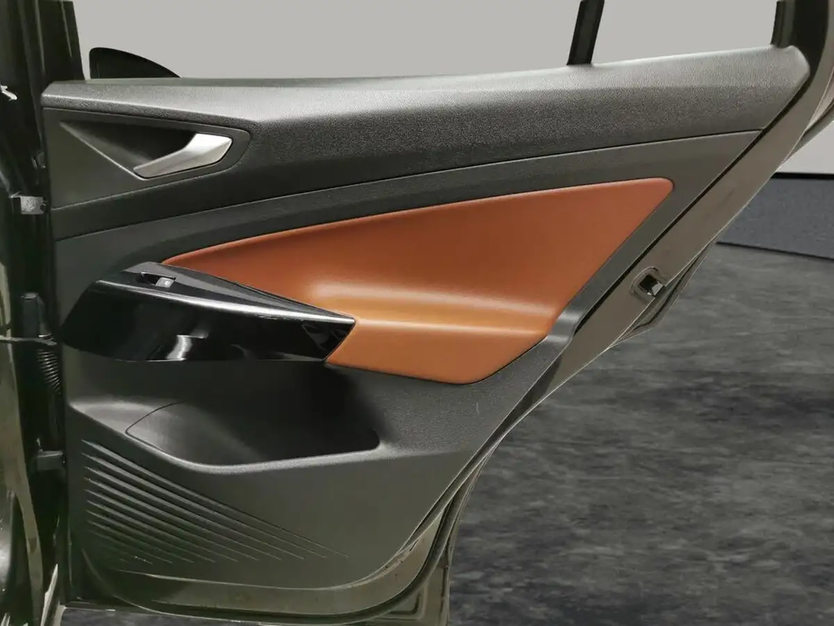 2021-volkswagen-id4-e-first-edition-big-33