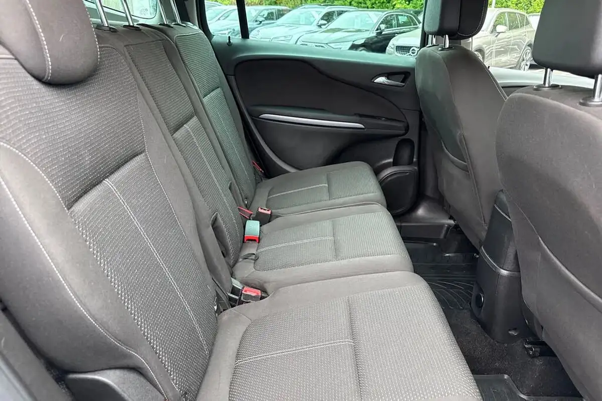 2016-vauxhall-zafira-tourer-14i-16v-turbo-sri-big-17