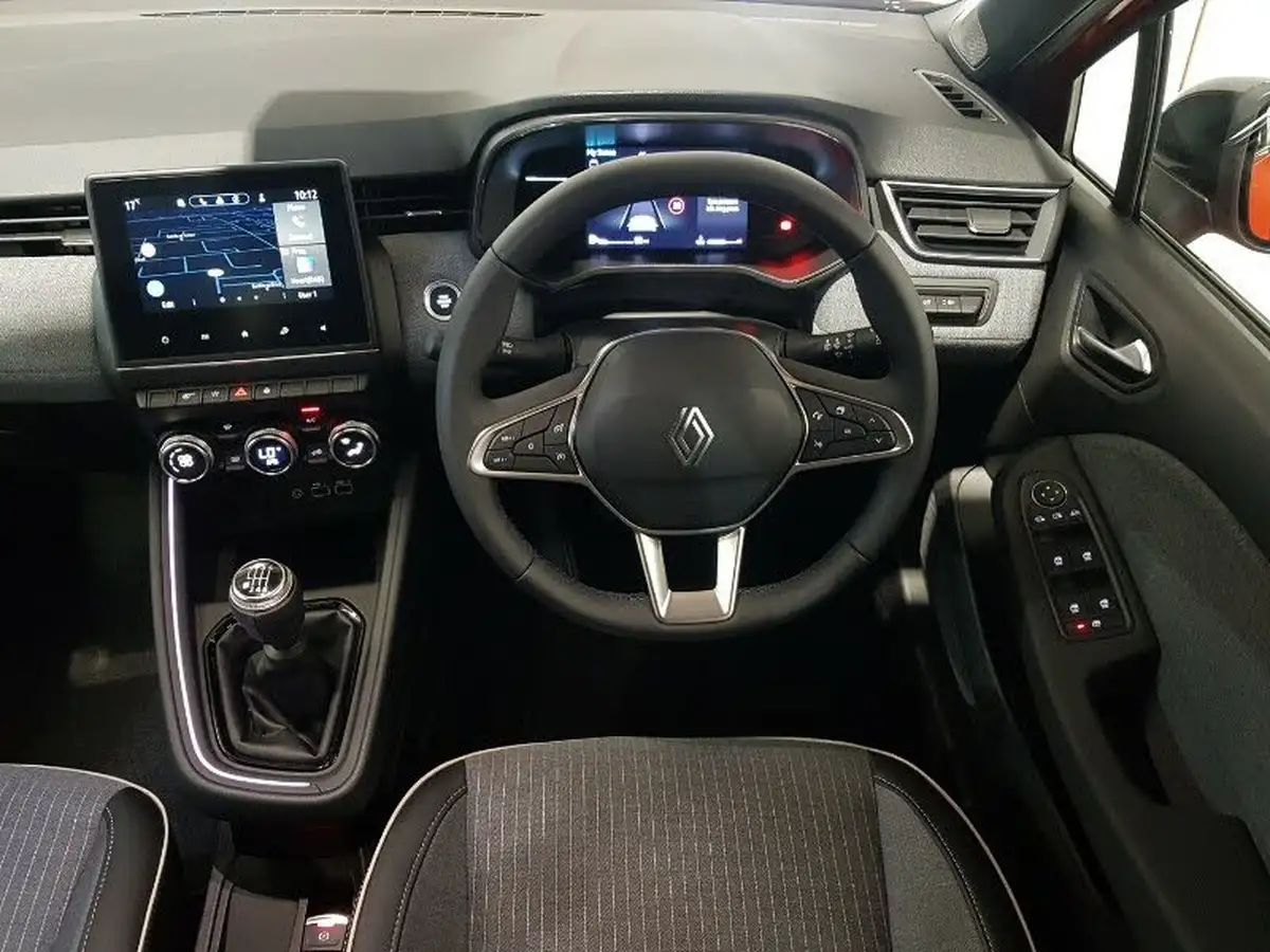 2024-renault-clio-10-tce-techno-big-6