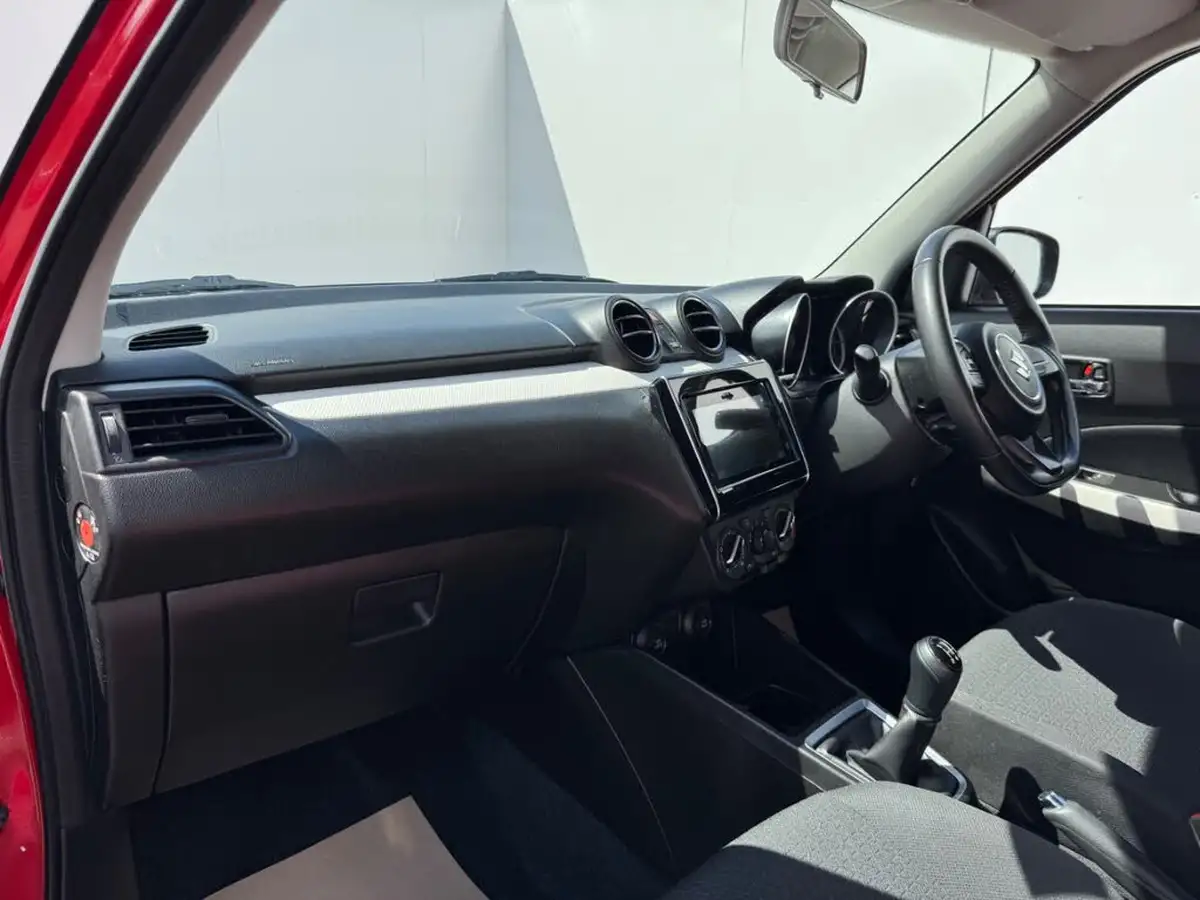 2019-suzuki-swift-12-dualjet-attitude-big-11