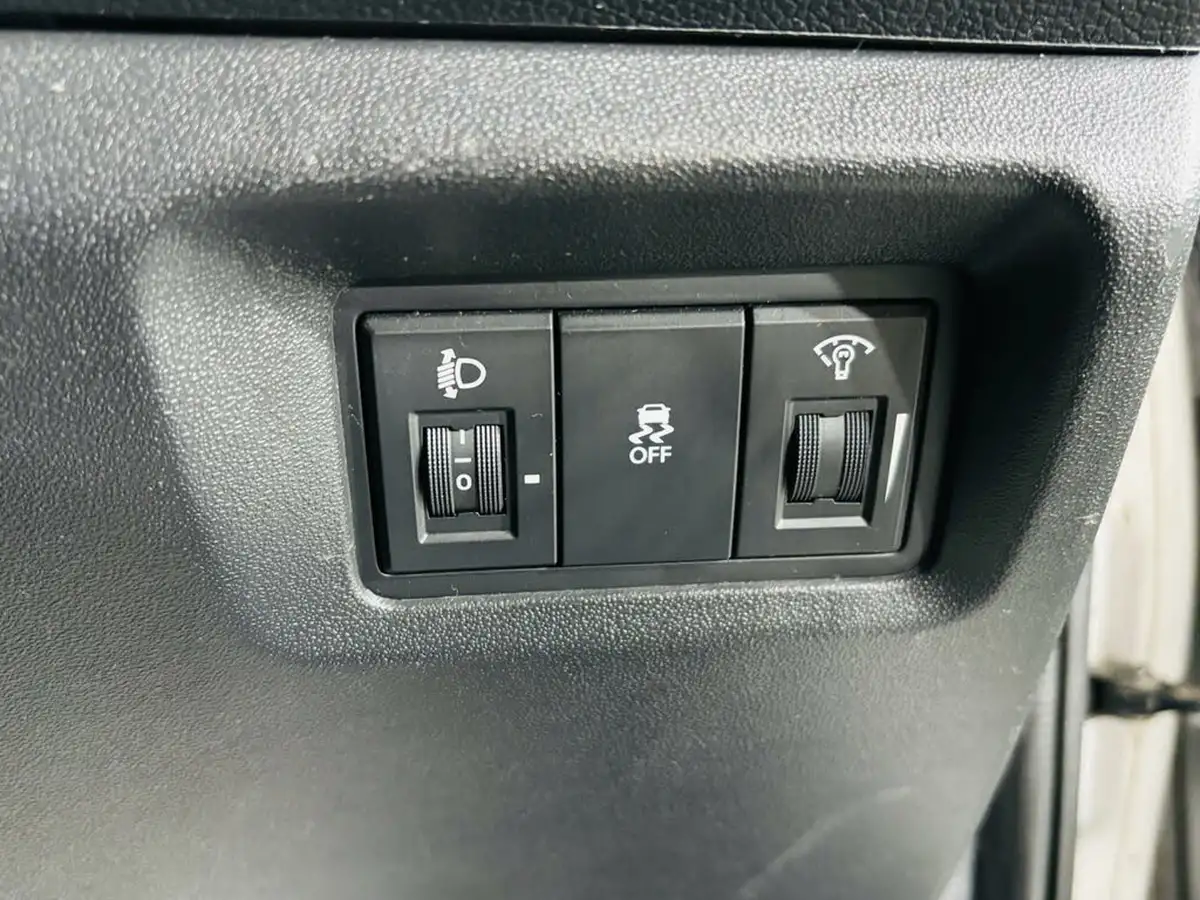 2014-hyundai-i20-14-active-100ps-auto-big-13