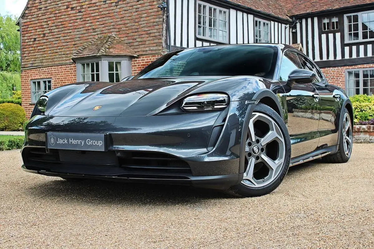 2023-porsche-taycan-e-4s-cross-turismo-big-0
