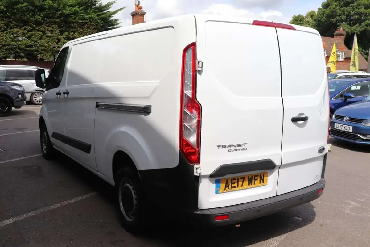 2017-ford-transit-custom-20tdci-290-l2h1-105pseu6-panel-van-big-5