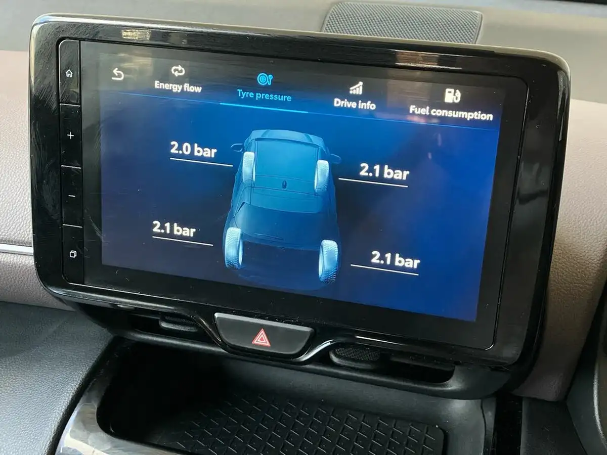 2023-toyota-yaris-cross-15-vvt-i-excel-awd-i-big-54