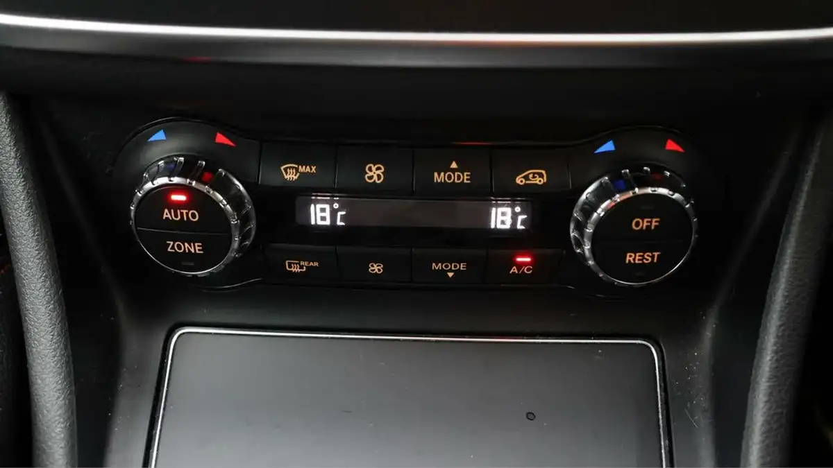 2018-mercedes-benz-gla-class-16-gla-200-amg-line-154bhp-big-12