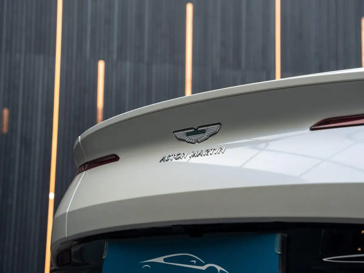 2018-aston-martin-db11-40-v8-big-28