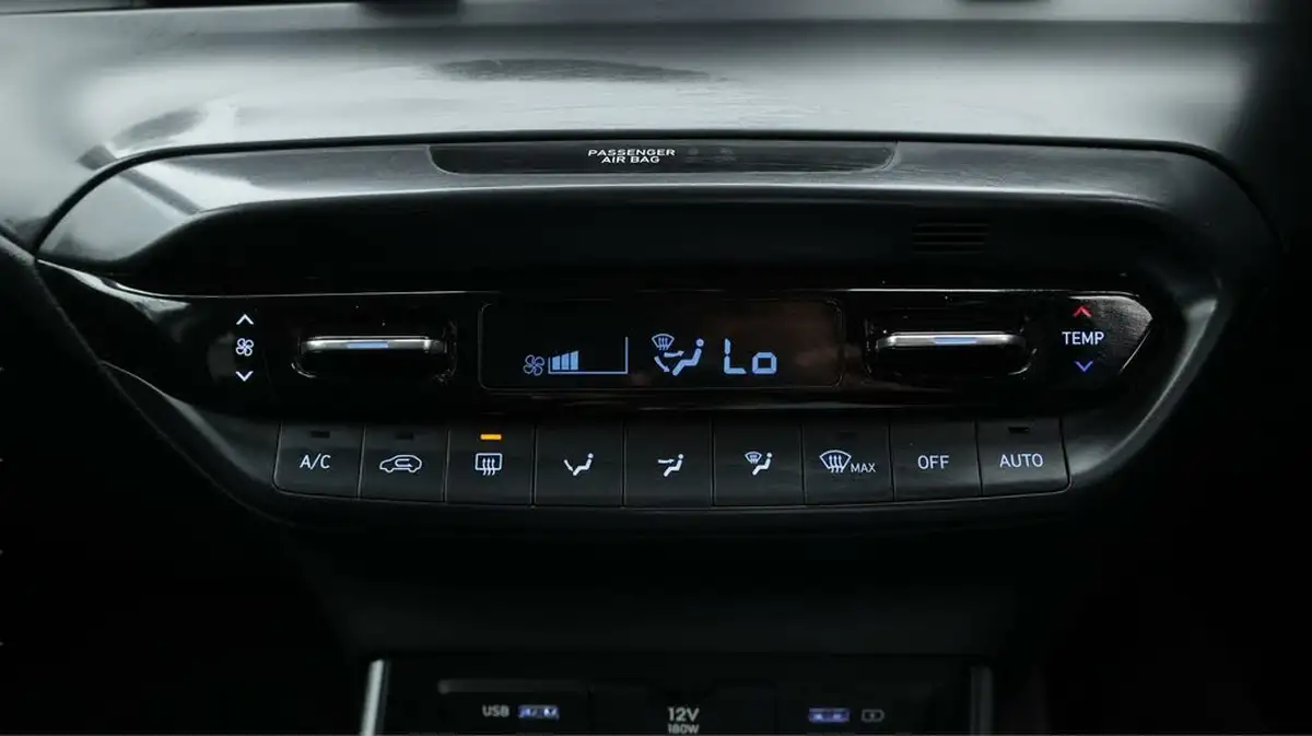 2022-hyundai-bayon-10-t-gdi-premium-120ps-big-12