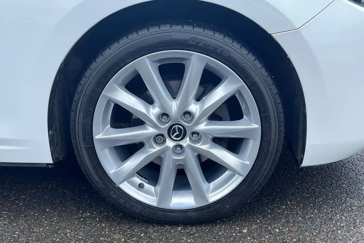 2017-mazda-mazda3-20-sport-nav-120ps-hatchback-5d-big-8