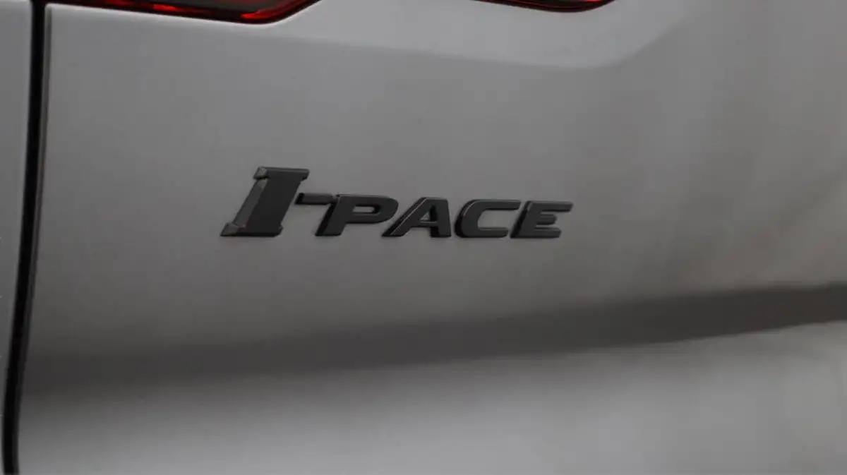 2022-jaguar-i-pace-ev400-black-big-21