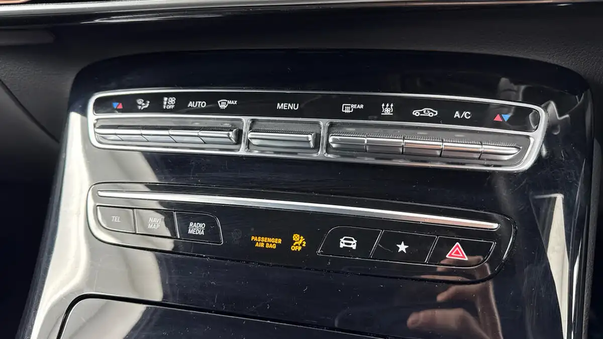 2022-mercedes-benz-eqc-e-eqc-400-amg-line-big-16
