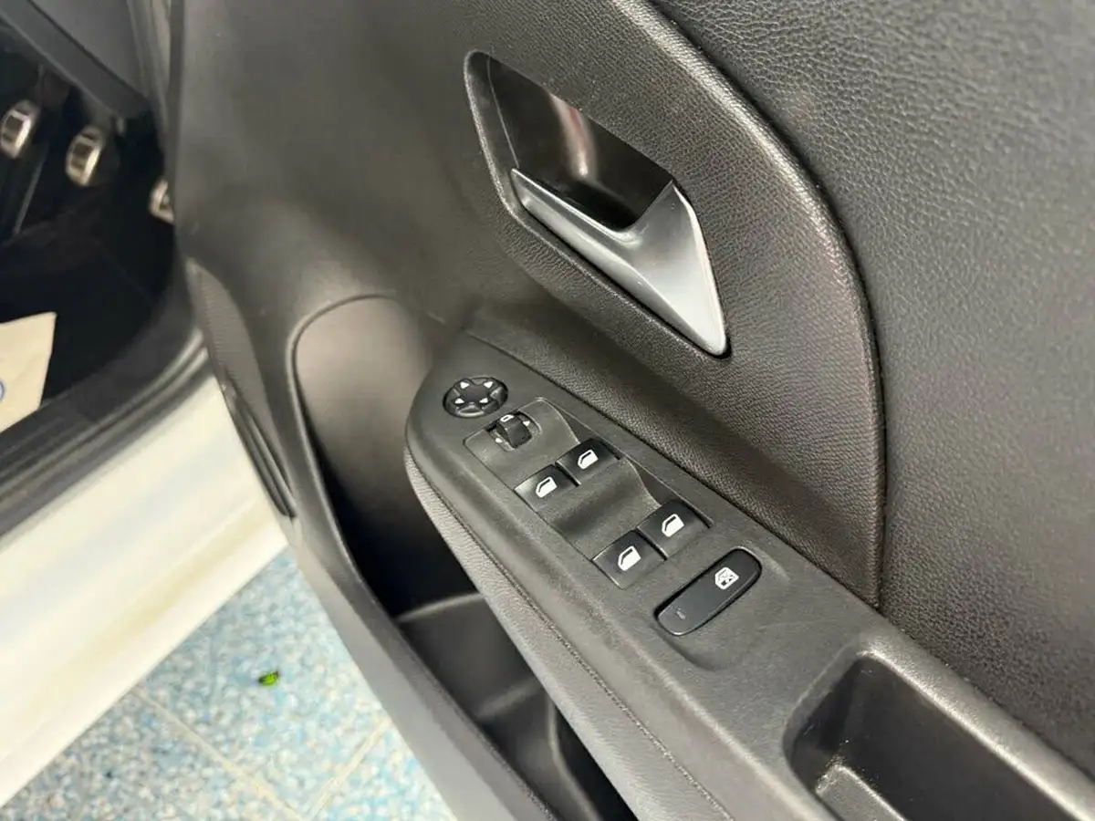 2020-vauxhall-corsa-12-turbo-sri-nav-big-24