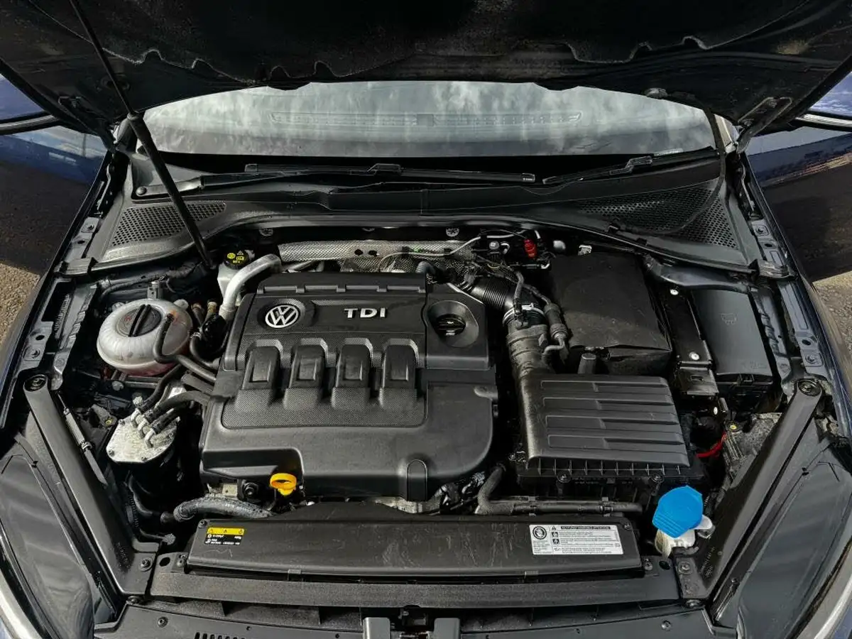 2017-volkswagen-golf-20tdi-gtd-bmt-hatchback-5d-big-12