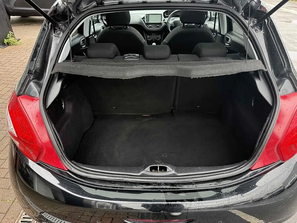 2015-peugeot-208-12-style-puretech-5d-big-18