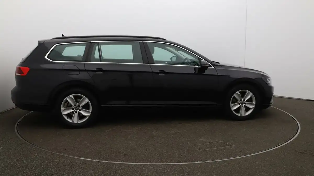 2022-volkswagen-passat-20tdi-se-nav-150ps-estate-5d-big-49