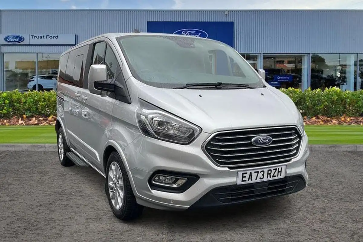 2023-ford-tourneo-custom-big-0
